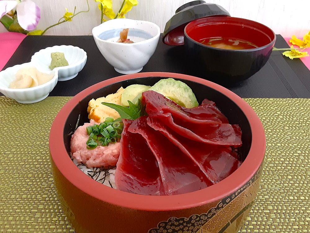 インド鮪とネギトロの鉄火丼