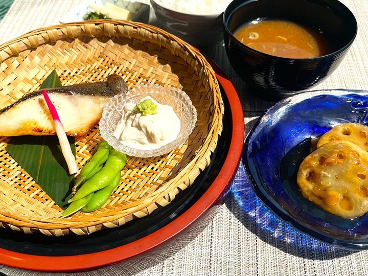 銀鱈西京焼きと蓮根はさみ揚げ
